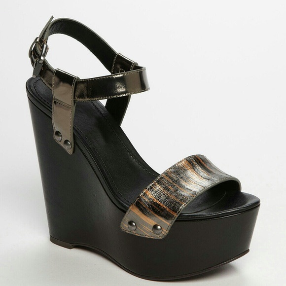 Vera Wang metallic Jamaya Leather wedge sandal